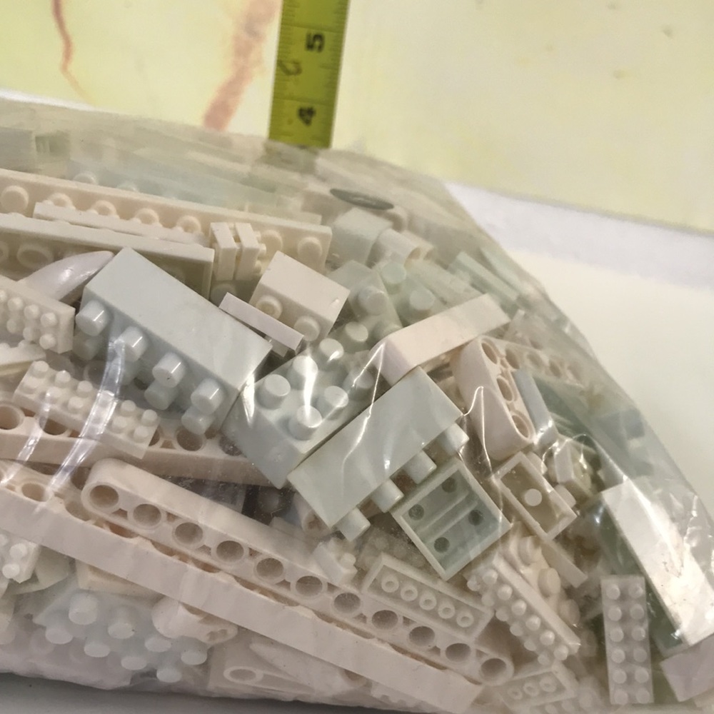 One Gallon Bag of cream & tan LEGO - Picture 6 of 6